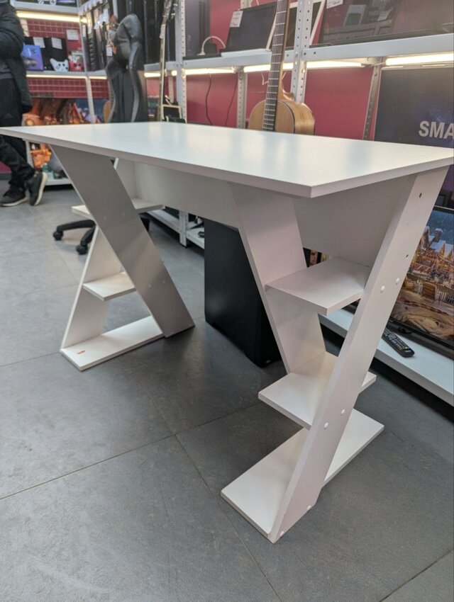 Стол игровой (белый)